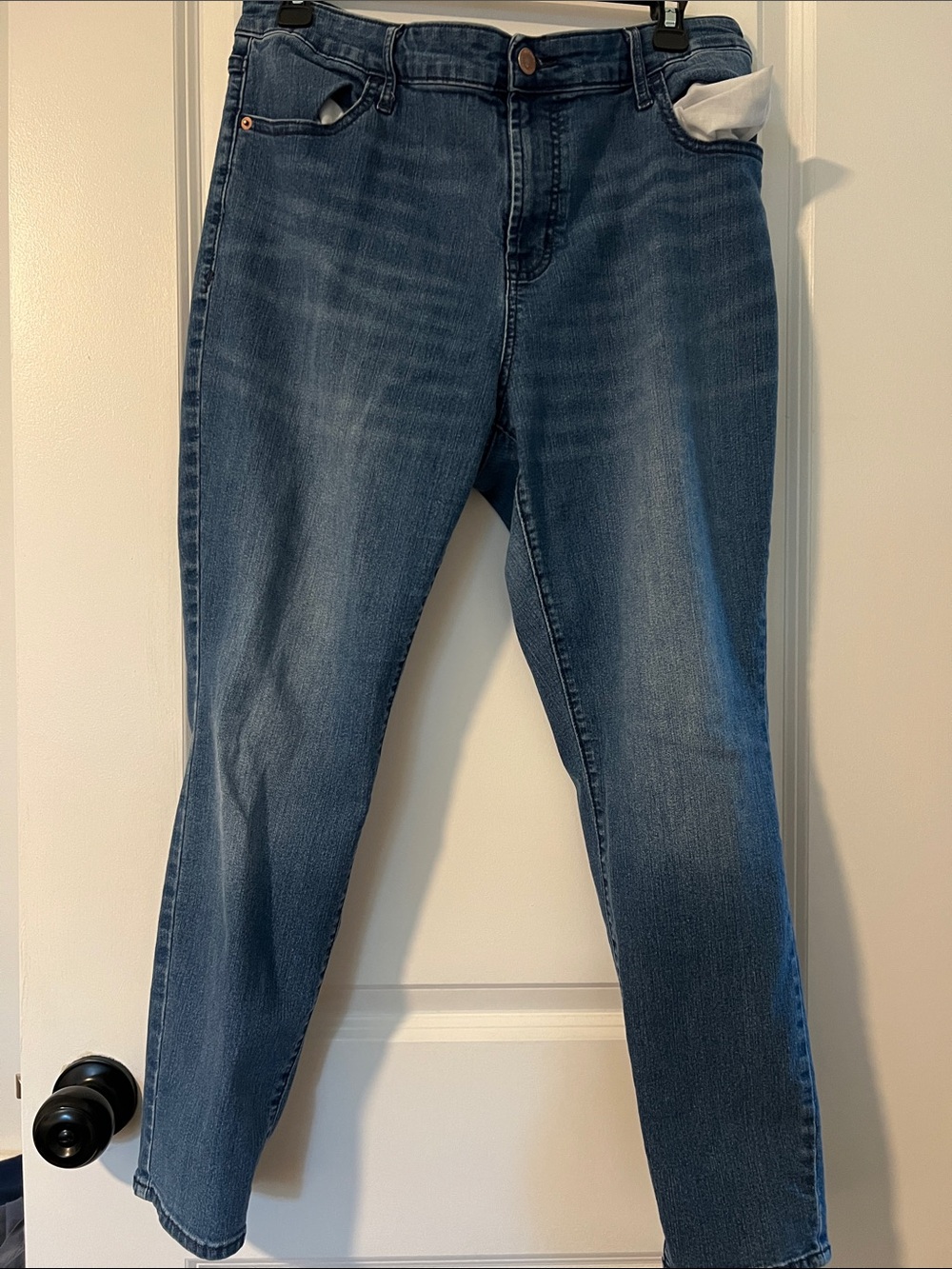 Old Navy Straight-Leg Women's Jeans in Medium Blue Wash